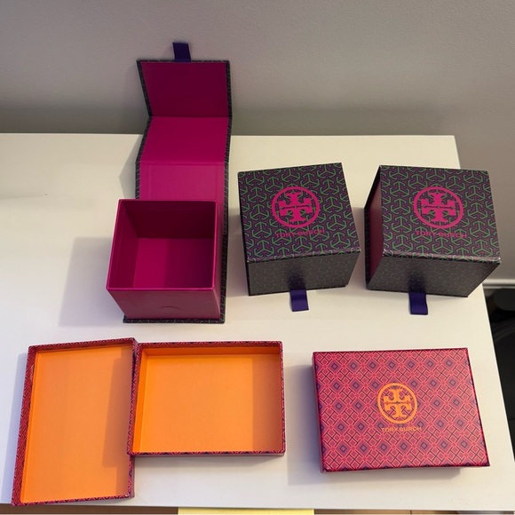 Five Small Tory Burch Boxes - Picture 4 of 9